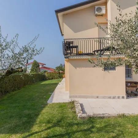 Bardolinolungolago Di Garda • Piscina • Parking Bardolino